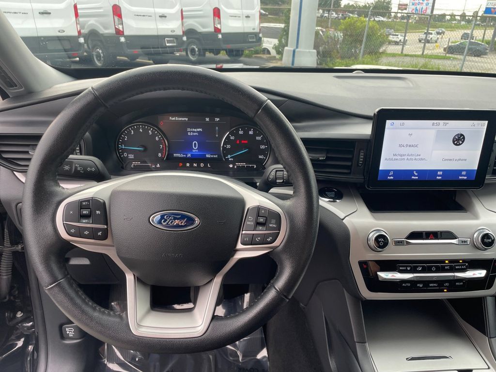 Used 2024 Ford Explorer XLT AWD/4WD image 17