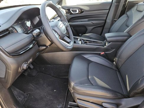 New 2026 Jeep Compass Latitude image 17