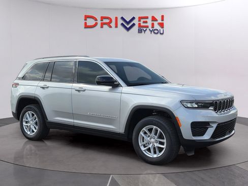 New 2025 Jeep Grand Cherokee Laredo X w/ Luxury Tech Group I image 7