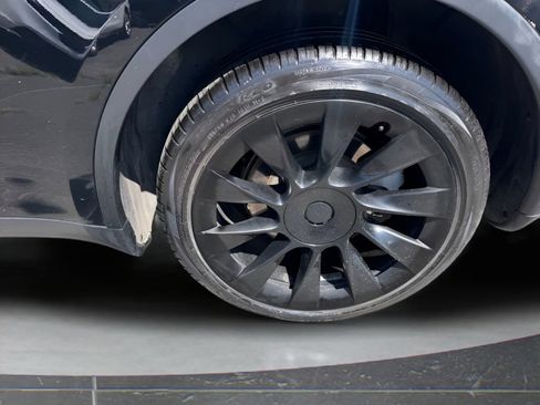 Used 2023 Tesla Model Y Long Range AWD/4WD image 29