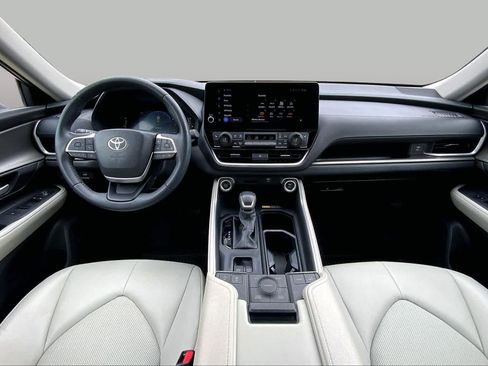 Used 2024 Toyota Grand Highlander AWD image 16