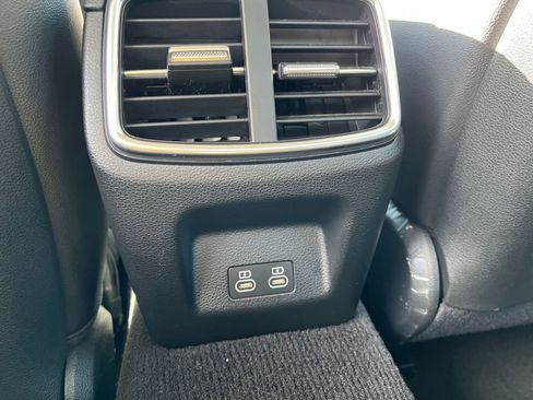 Used 2025 Genesis G70 2.5T image 24