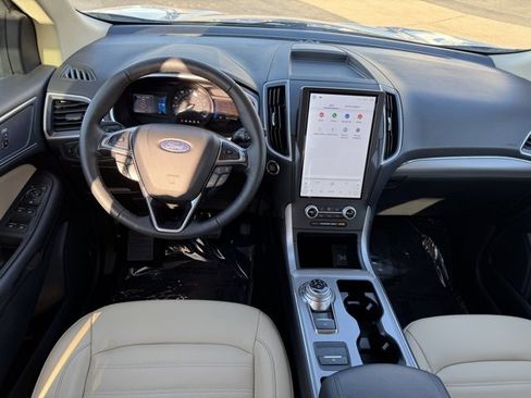 Used 2021 Ford Edge SEL w/ Convenience Package image 2