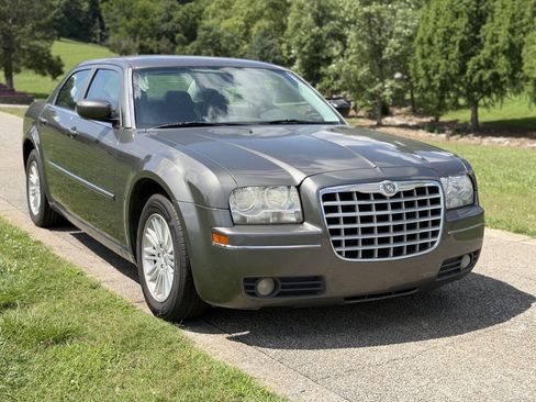 Used 2009 Chrysler 300 Touring RWD image 7
