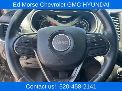 Used 2020 Jeep Cherokee Trailhawk AWD/4WD image 18