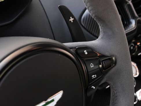 Used 2023 Aston Martin V8 Vantage Coupe image 21