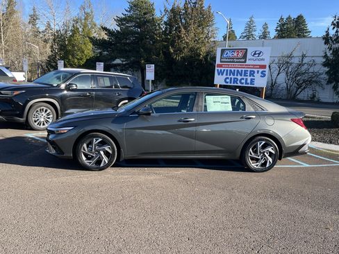 New 2026 Hyundai Elantra Limited FWD image 2