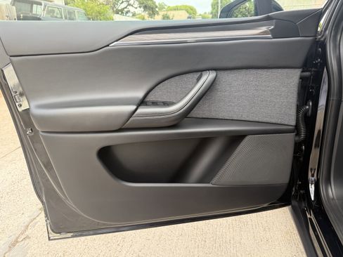 Used 2022 Tesla Model X image 20