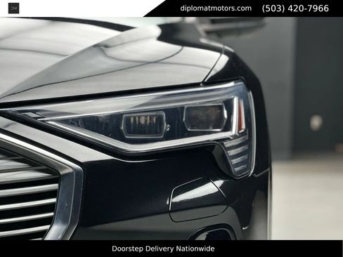 Used 2021 Audi e-tron Premium w/ Towing Package image 13