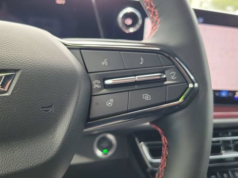 Used 2025 Chevrolet Traverse RS FWD image 25