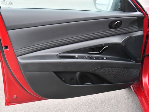 Used 2025 Hyundai Elantra Sport image 13