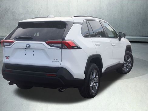 Used 2022 Toyota RAV4 LE AWD/4WD image 18