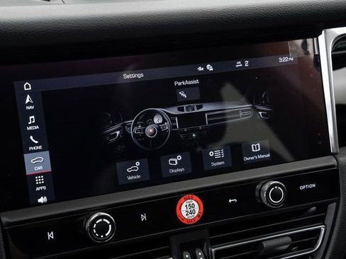 Certified 2025 Porsche Macan image 17