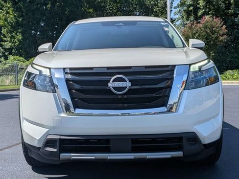 Used 2024 Nissan Pathfinder SV FWD image 11