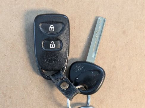 Used 2013 Hyundai Accent GLS image 27