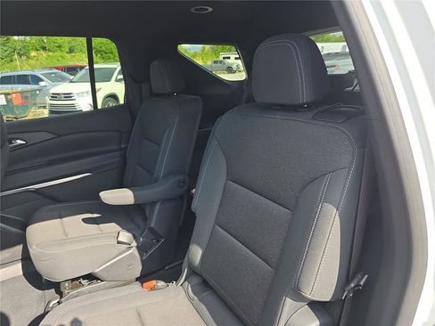 Used 2025 Chevrolet Traverse LT FWD image 15