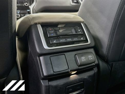 Used 2022 Subaru Ascent Limited w/ Technology Package AWD/4WD image 28