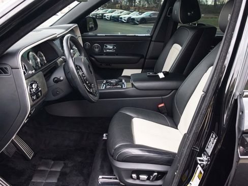 Certified 2019 Rolls-Royce Cullinan image 30