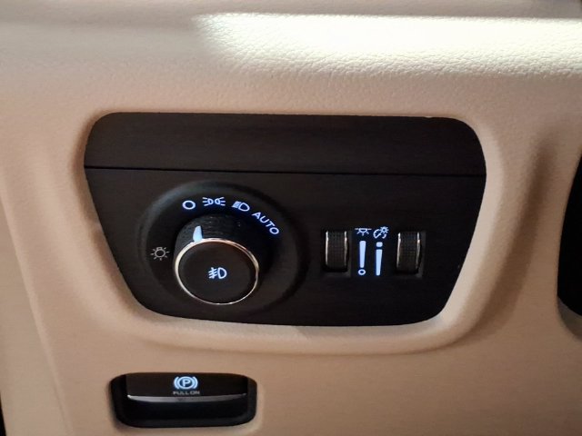 Certified 2024 Jeep Grand Cherokee L Limited w/ Luxury Tech Group II AWD/4WD image 12