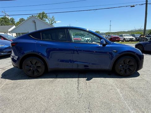 Used 2024 Tesla Model Y Long Range AWD/4WD image 6