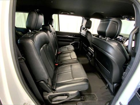 Used 2024 Jeep Wagoneer L Series II RWD image 20