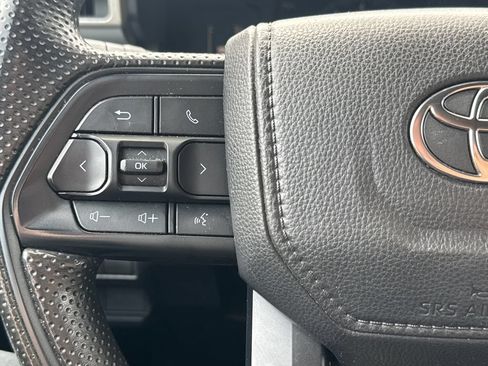 Used 2025 Toyota Tacoma SR5 AWD/4WD image 18