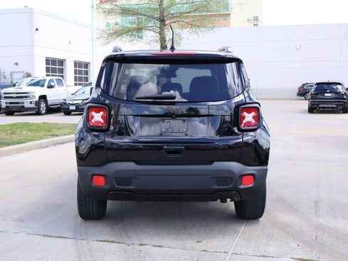 Used 2018 Jeep Renegade Altitude AWD/4WD image 5