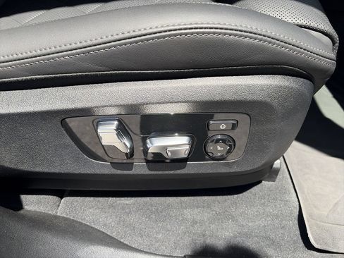 Used 2023 BMW X5 xDrive40i w/ M Sport Package AWD/4WD image 38
