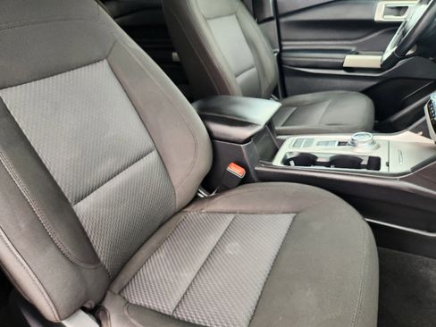 Used 2023 Ford Explorer XLT image 15