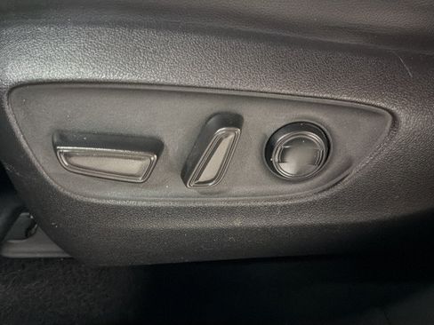 Used 2021 Toyota Highlander XLE AWD/4WD image 17