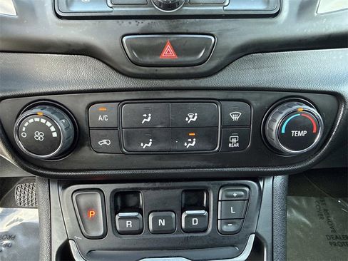 Used 2021 GMC Terrain SLE w/ LPO, Floor Liner Package image 21