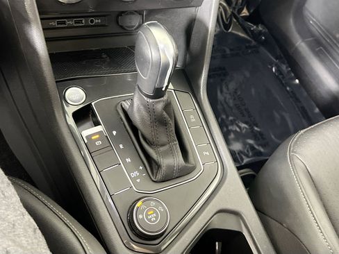 Used 2020 Volkswagen Tiguan SEL image 17