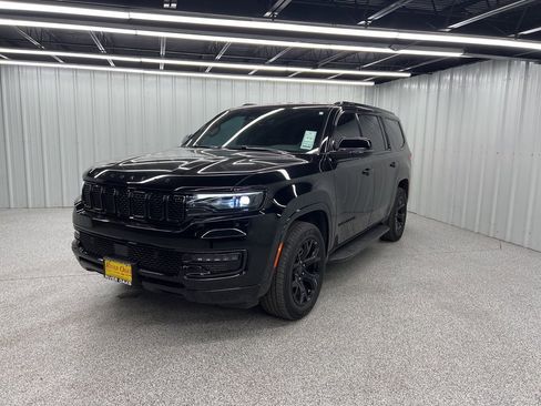 Used 2025 Jeep Wagoneer Series II image 3