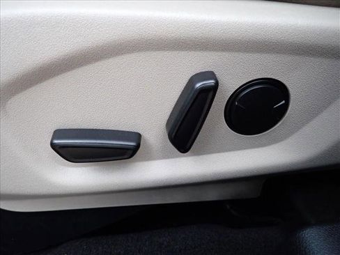 Used 2019 Ford Explorer XLT w/ Equipment Group 202A image 14