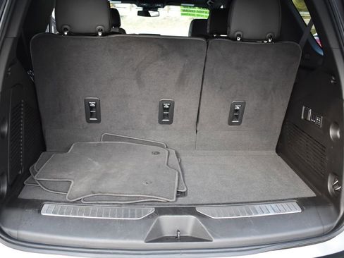 Certified 2024 Chevrolet Tahoe Z71 w/ Luxury Package image 29