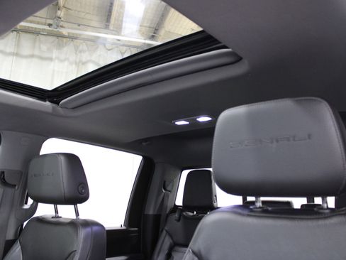 Used 2020 GMC Sierra 2500 Denali w/ Denali Ultimate Package image 25