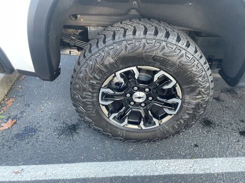 Used 2025 Chevrolet Silverado 1500 ZR2 w/ Technology Package image 17