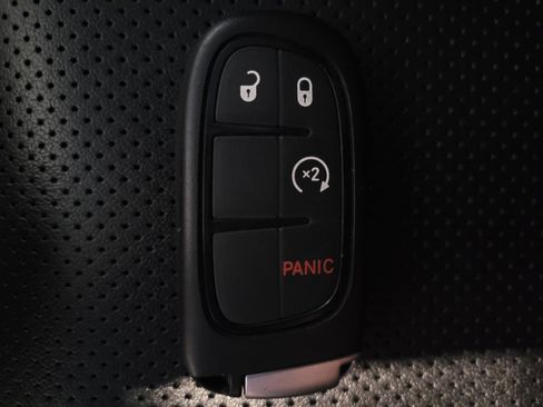 Used 2021 Jeep Cherokee Latitude Lux FWD image 32