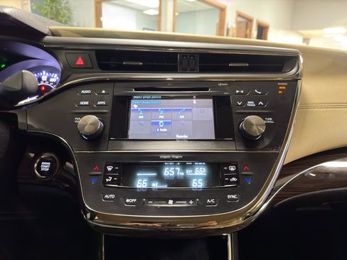 Used 2015 Toyota Avalon XLE image 40