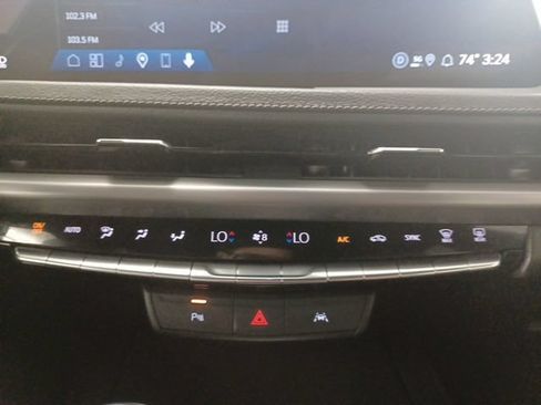 Used 2025 Cadillac XT4 Premium Luxury FWD image 28