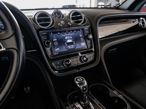 Used 2017 Bentley Bentayga image 25
