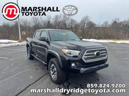 Used 2017 Toyota Tacoma TRD Off-Road w/ Exterior Package image 1