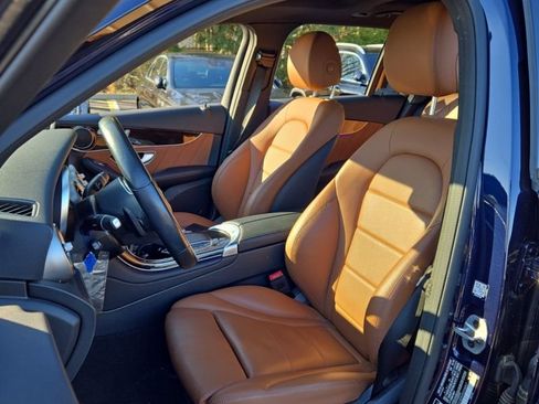 Used 2022 Mercedes-Benz GLC 300 4MATIC image 4