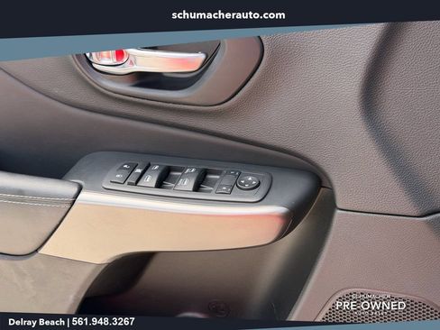 Used 2021 Jeep Cherokee Latitude Plus FWD image 24