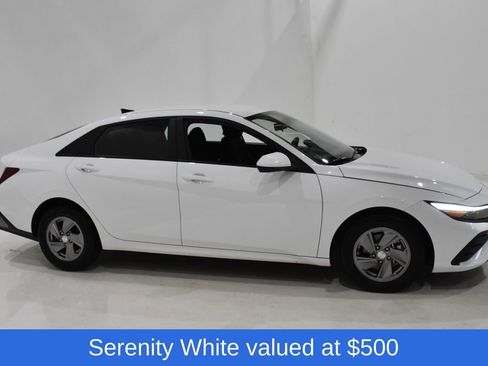 Used 2025 Hyundai Elantra SE FWD image 4