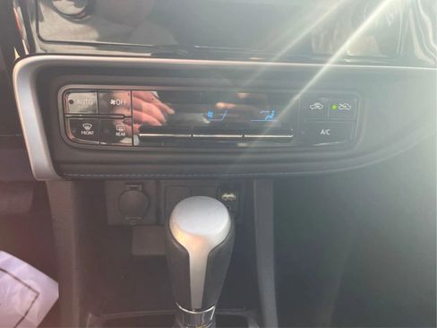 Used 2019 Toyota Corolla SE w/ Carpet Mat Package (TMS) image 29