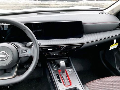 Used 2025 Nissan Kicks SR image 6