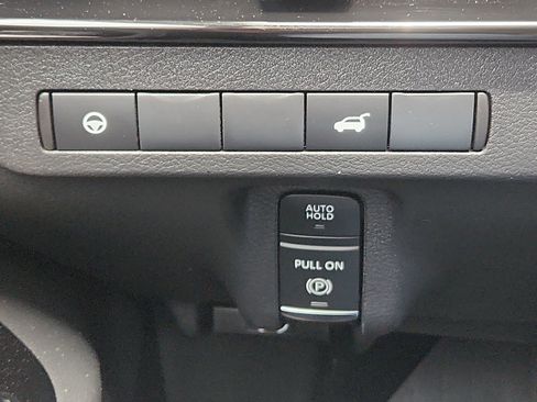 Used 2025 Nissan Murano SV AWD/4WD image 13
