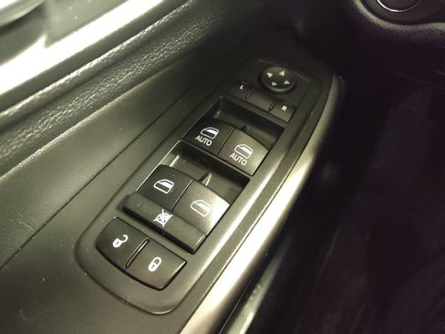 Used 2019 Jeep Cherokee Limited AWD/4WD image 27