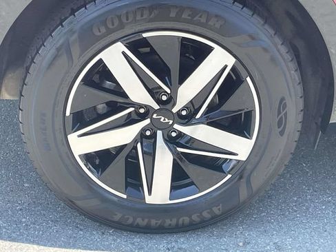 Certified 2023 Kia Sorento S FWD image 12